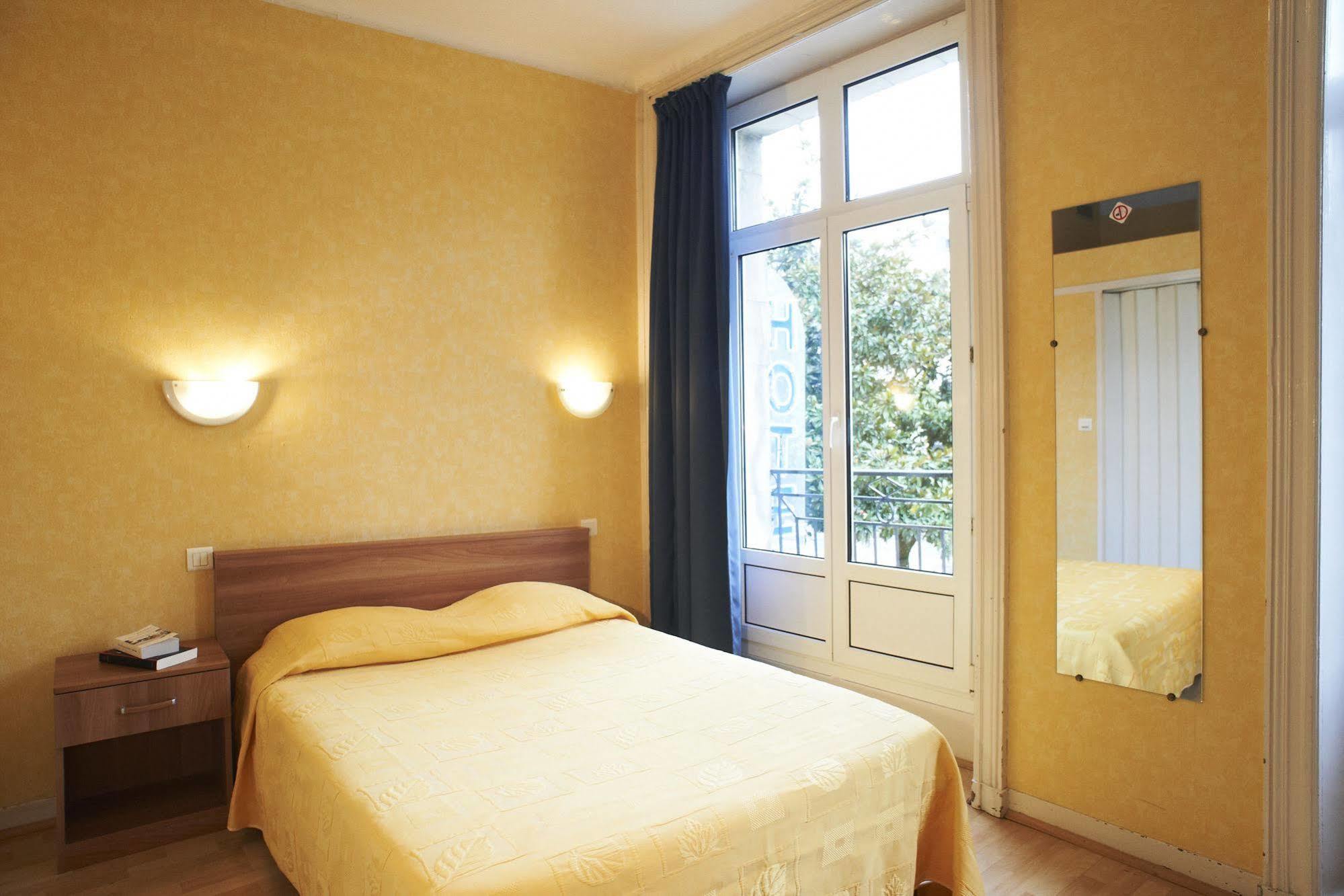 Hotel Le Petit Duquesne Nantes Bagian luar foto
